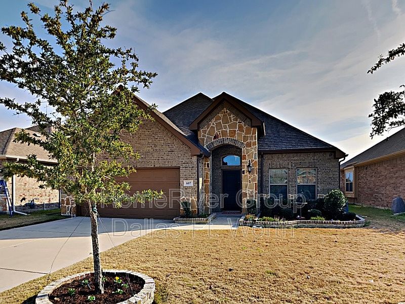 1st image of 607 Redwood Dr