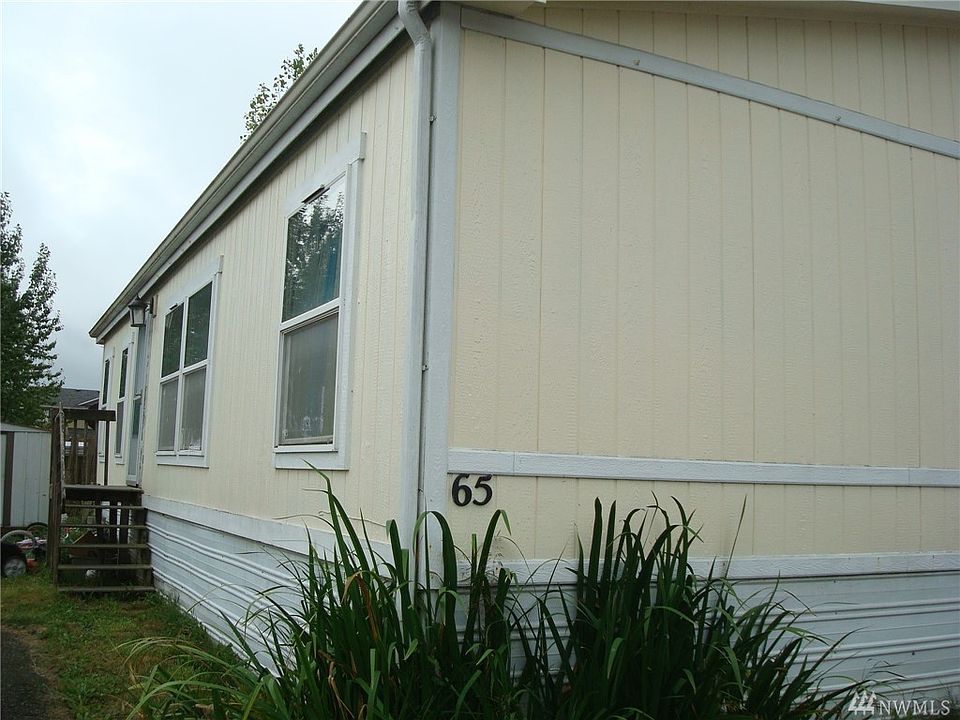 Own in Oak Harbor cheaper than current rental market, 3 bed 2 bath, split plan 1995 Redman Ridgedale 28x44 , 1,219 sq ft Double Wide located in town in Oak Hollow M/H Park