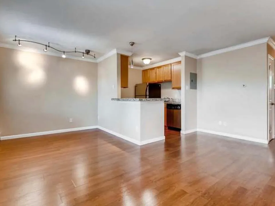 1062 Josephine St #9