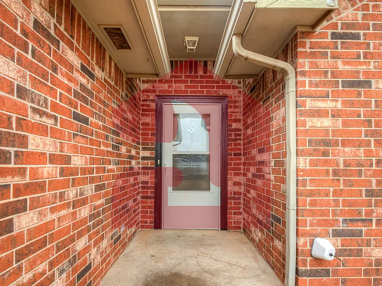 2711 Silvertree Dr — Photo 6