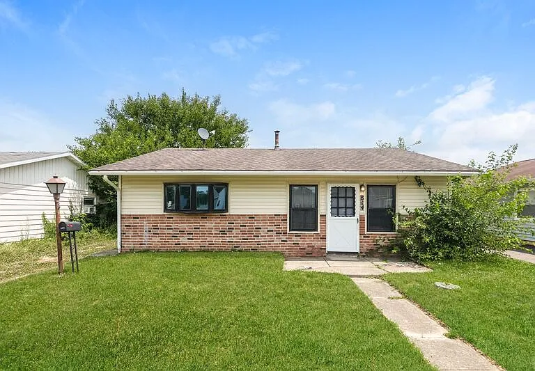 814 S Burnett Rd — Photo 1