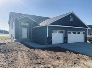 298 Eagle Ln, Zumbrota, MN 55992