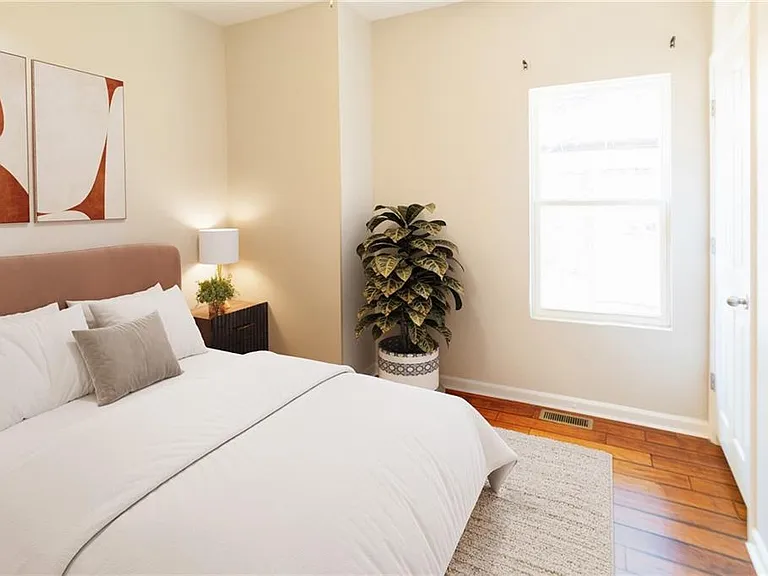 1099 Smith St SW #B — Photo 7