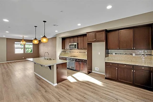 476 Prosperity Dr — Photo 6