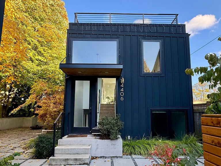 4406 Thackeray Pl NE — Photo 1