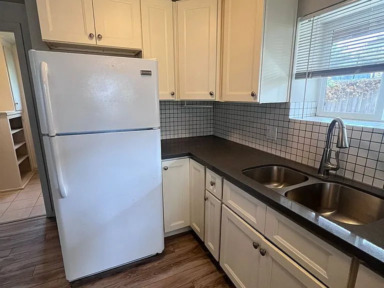 553-557 Silver Strand Blvd — Photo 6