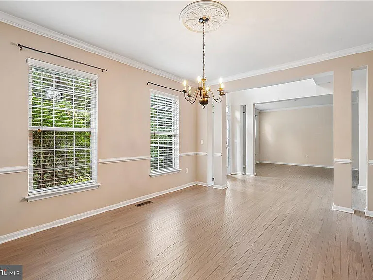905 Royal Elm Ct — Photo 10