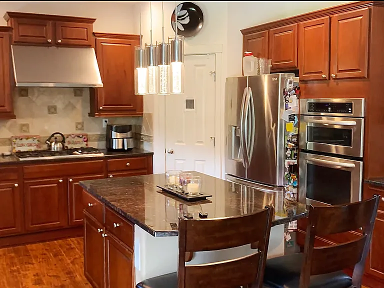 1848 Miller Dr — Photo 2