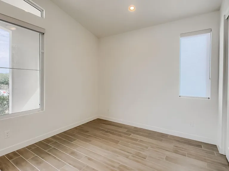 1005 E Paseo Way — Photo 39