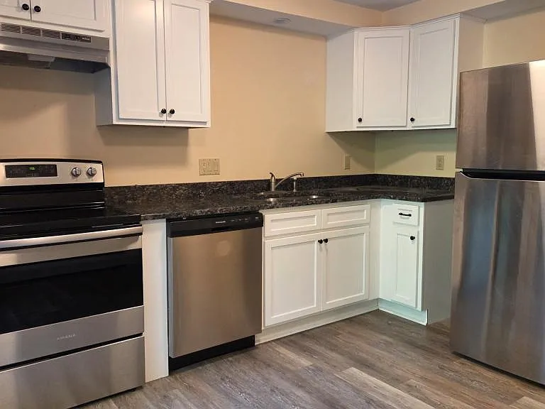 27 N Main St #7 — Photo 5