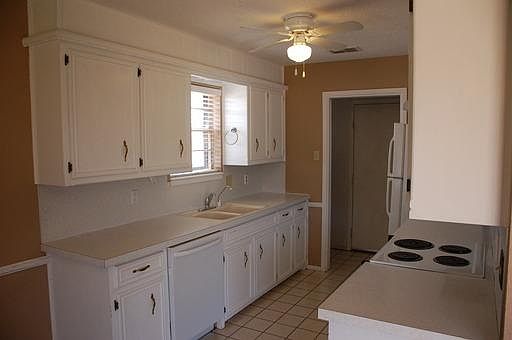 3rd image of 9615 Beaufort Ave