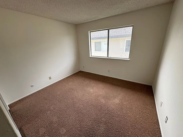 1212 Chalmette Ave — Photo 15