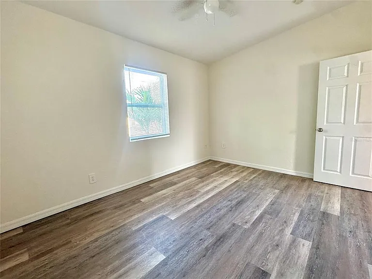 9805 N Myrtle St — Photo 8