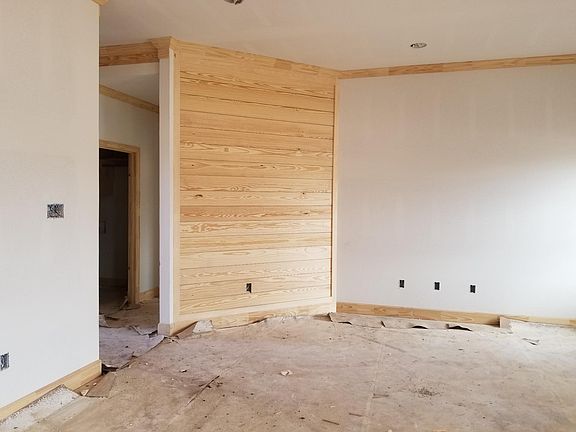 Living area- shiplap accents