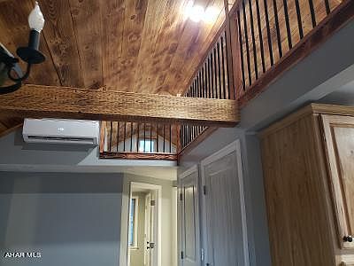 5th image of 422 Elliot St