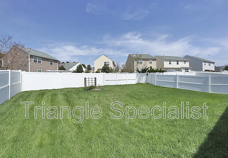 1909 Raj Dr — Photo 16