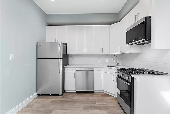 Rented by REAL New York | media 19