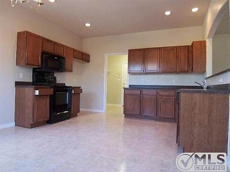 3rd image of 1403 Crown Brk
