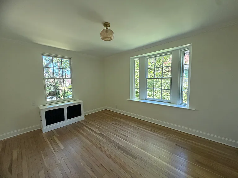 39-27 44th St #2F — Photo 1