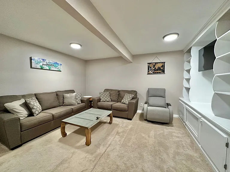 103 Staunton Ct — Photo 23
