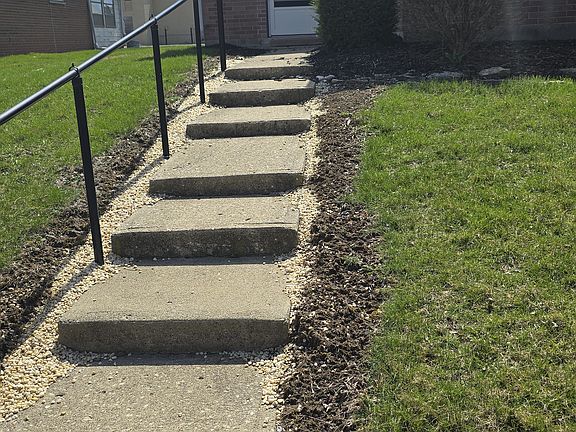 2nd image of 1711 Dubois Dr #A