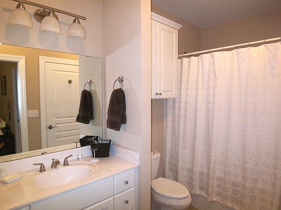 2nd Bath w/Garden Tub
