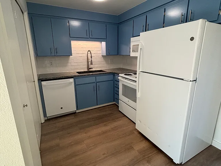 833 NW Oak Ave — Photo 3