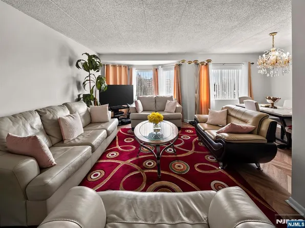 290 Anderson St APT 5D, Hackensack, NJ 07601