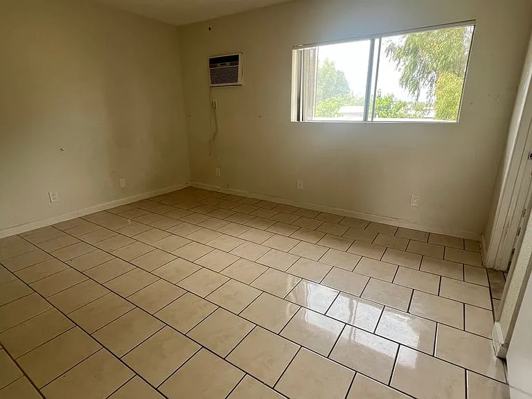 Columbus Apartments — Photo 11