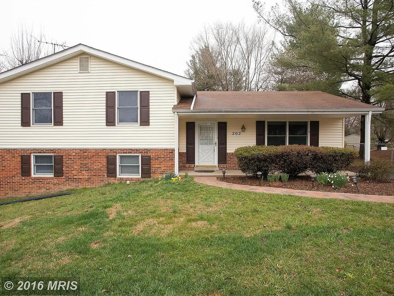 202 Orchard Cir photo 1