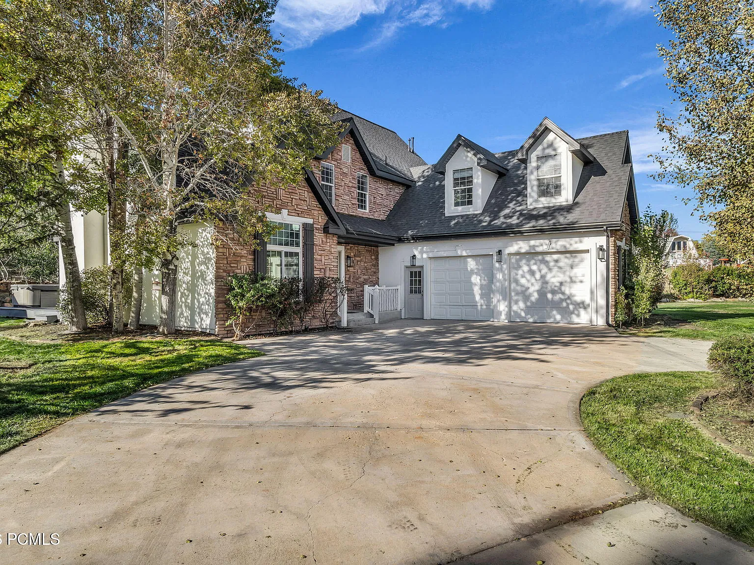 5 bed, 2.5 bath, 3936 sqft, $4,250 — Photo 3