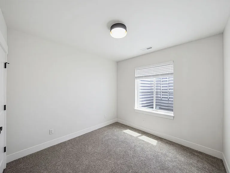 435 E River Ln — Photo 48