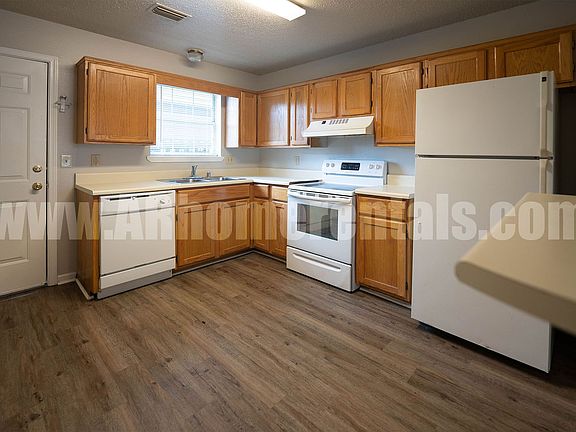 3rd image of 2415 Washington Ave APT C1
