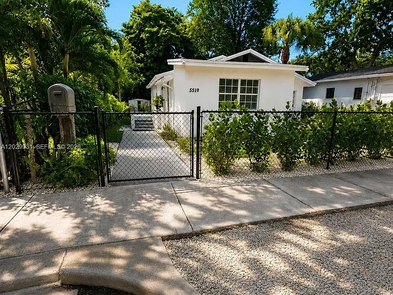 5519 NW 4th Ave — Photo 10