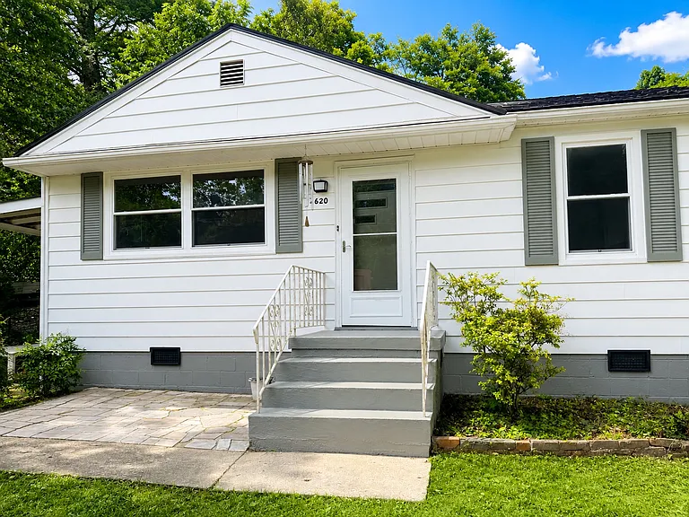 2620 Saint James Ave — Photo 1