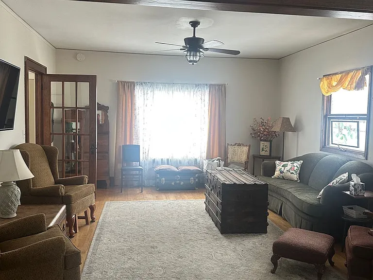 320 W Kemp St — Photo 2