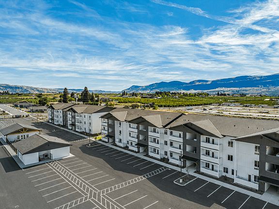 2nd image of 2450 1st St SE #4301