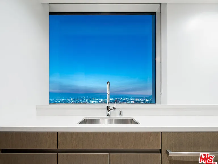 889 Francisco St — Photo 12