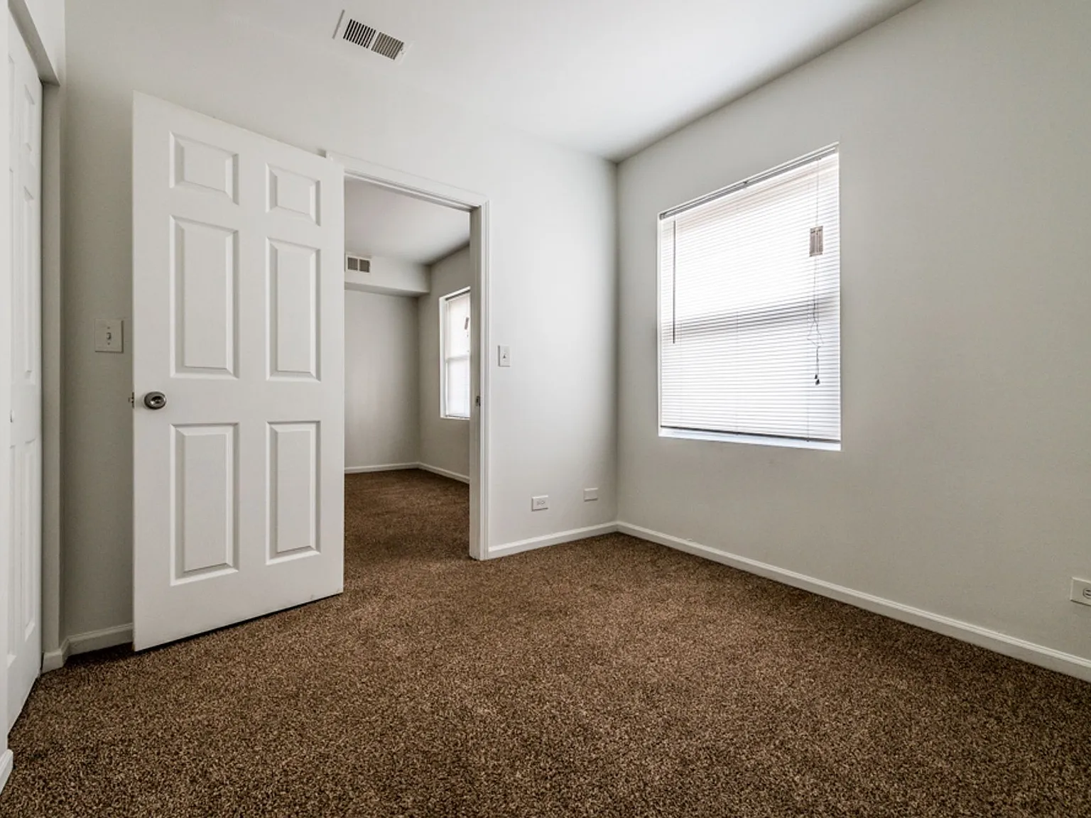 5800 S Artesian — Photo 3