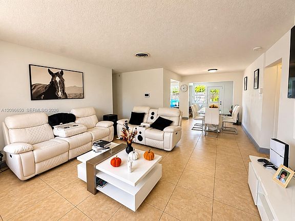5th image of 3591 NW 37th St