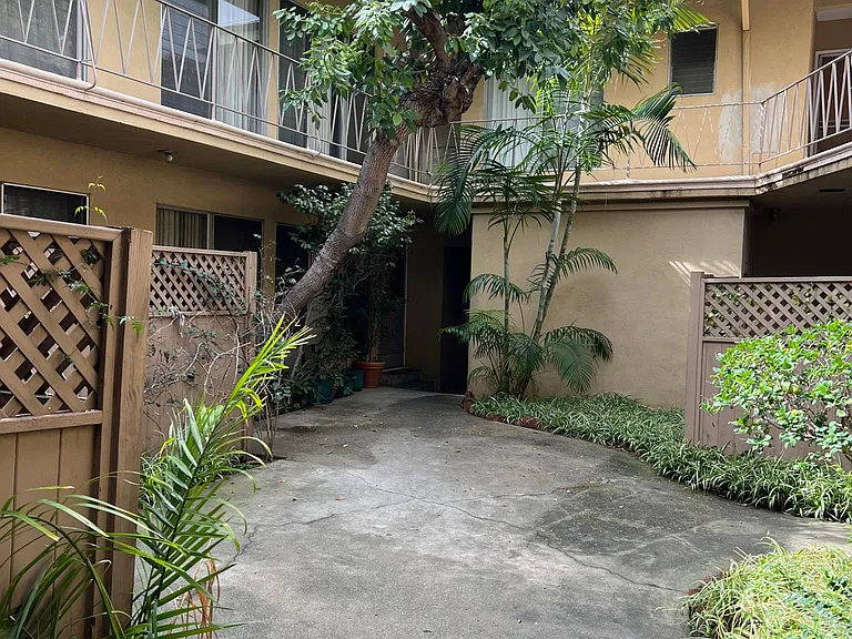 1035 N Edinburgh Ave #11B — Photo 14