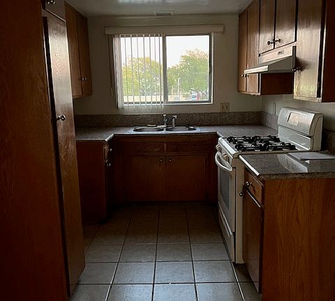 2nd image of 328 E Chestnut St APT 7