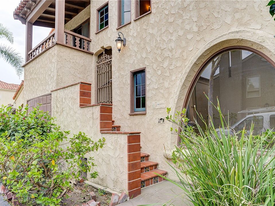 1st image of 142 Savona Walk