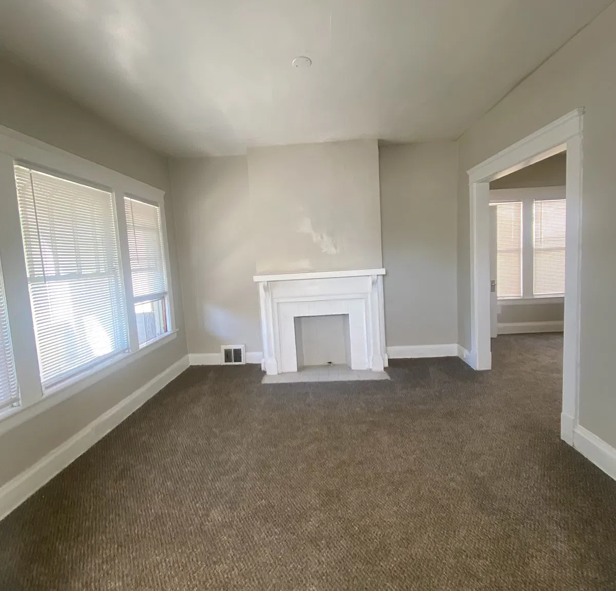3 bed, 1083 sqft, $1,100 — Photo 3