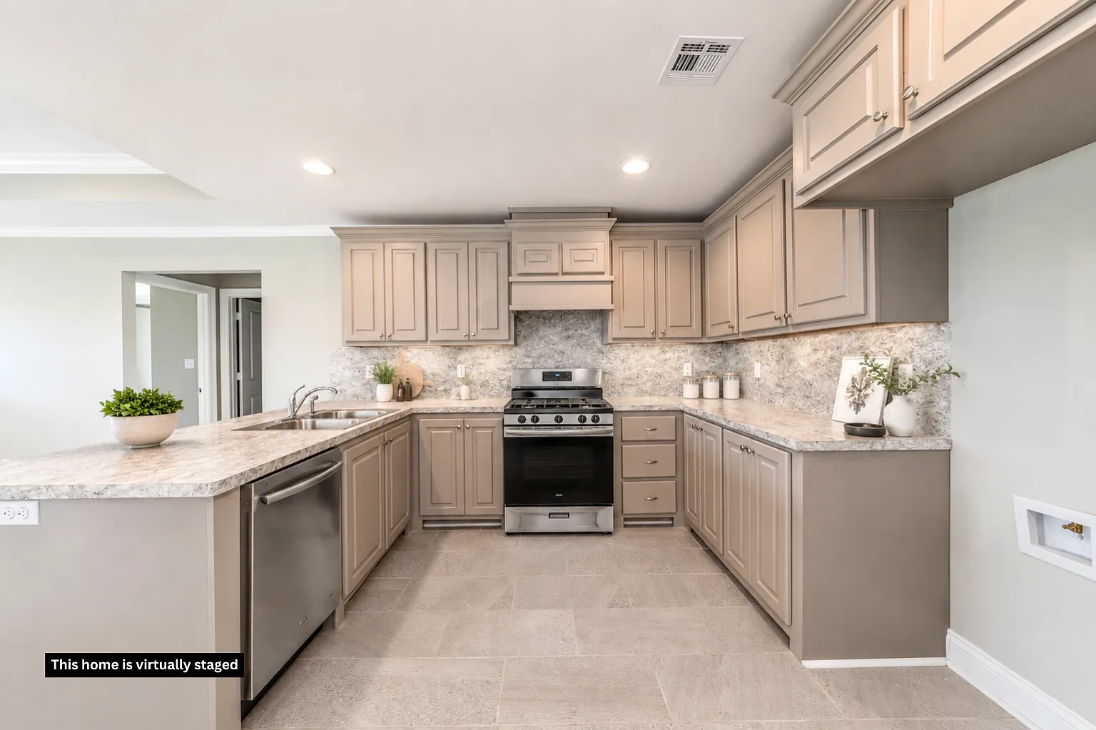 3 bed, 1270 sqft, $1,600 — Photo 3