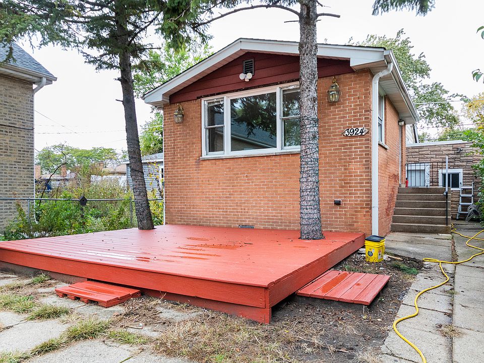 1st image of 3924 W Greenleaf Ave
