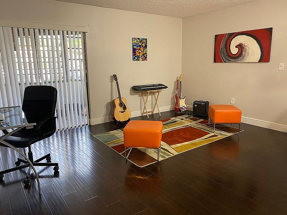 1st image of 905 NE 199th St APT 104