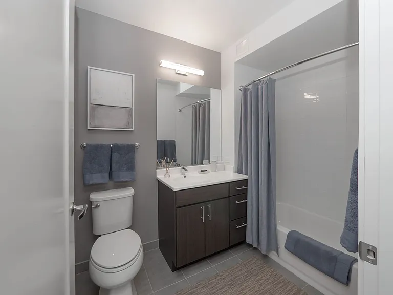 River North Luxury, On Display — Photo 40