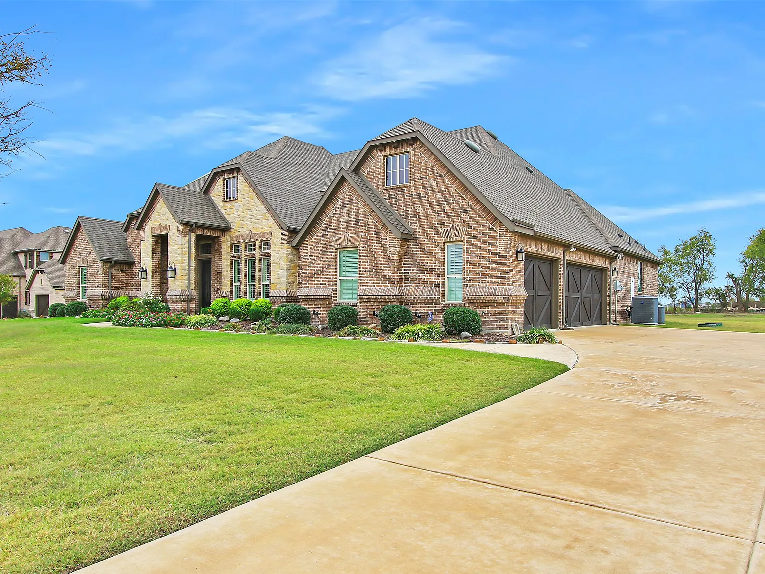 5 bed, 3423 sqft, $4,000 — Photo 2