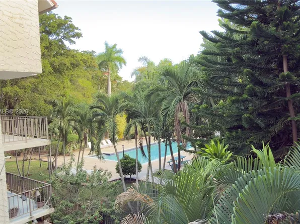6900 N Kendall Dr, Pinecrest, FL